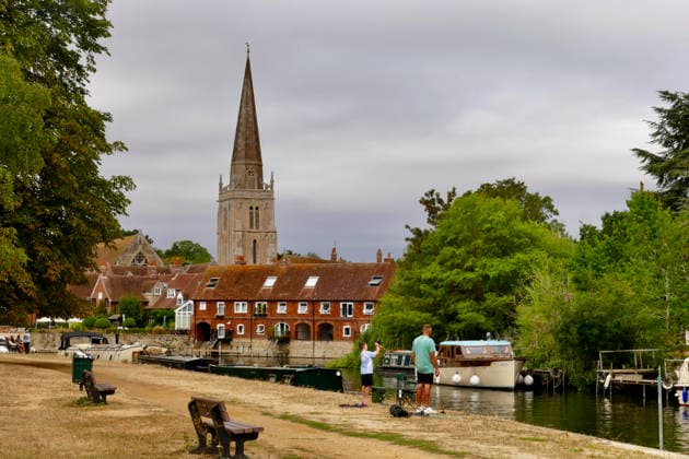 Seasonal weather People out and about by the River Thames on an overcast afternoon., Credit:Geoffrey Swaine Geoff Swaine - B4563 Avalon UK, Oxfordshire, Abingdon  Copyright: xGeoffreyxSwainex xGeoffxSwainex-xB4563x xAvalonx 1124072811