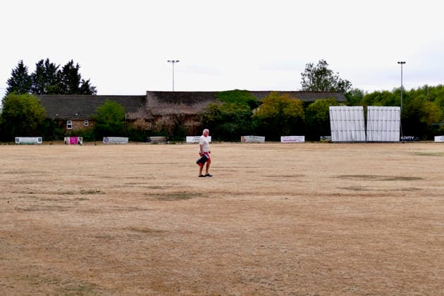 Seasonal weather Abingdon Vale cricket pitch completely parched after the drought., Credit:Geoffrey Swaine Geoff Swaine - B4563 Avalon UK, Oxfordshire, Abingdon  Copyright: xGeoffreyxSwainex xGeoffxSwainex-xB4563x xAvalonx 1124073009