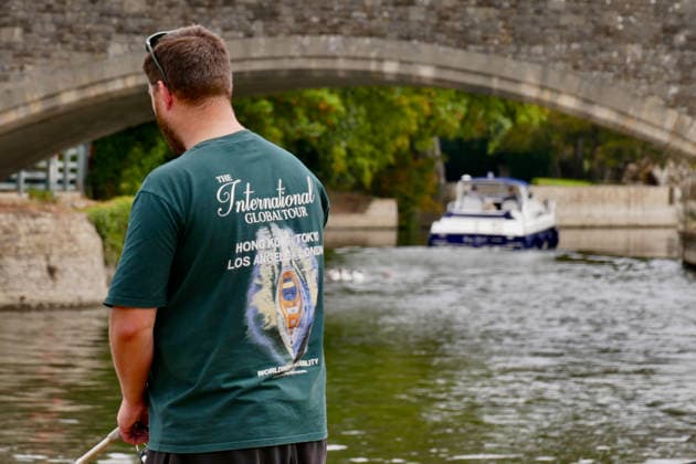 Seasonal weather People out and about by the River Thames on an overcast afternoon., Credit:Geoffrey Swaine Geoff Swaine - B4563 Avalon UK, Oxfordshire, Abingdon  Copyright: xGeoffreyxSwainex xGeoffxSwainex-xB4563x xAvalonx 1124072796
