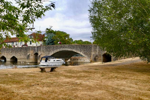 Seasonal weather People out and about by the River Thames on an overcast afternoon., Credit:Geoffrey Swaine Geoff Swaine - B4563 Avalon UK, Oxfordshire, Abingdon  Copyright: xGeoffreyxSwainex xGeoffxSwainex-xB4563x xAvalonx 1124072864