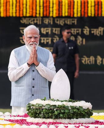 PM Modi pays floral tributes to former PM Atal Bihari Vajpayee on death anniversary New Delhi, Aug 16 (ANI): Prime Minister Narendra Modi pays homage to former Prime Minister Atal Bihari Vajpayee on his death anniversary at his memorial Sadaiv Atal , in New Delhi on Sunday. (DPR PMO ANI Photo) New Delhi Delhi India Copyright: xANIx ANI_20260816011