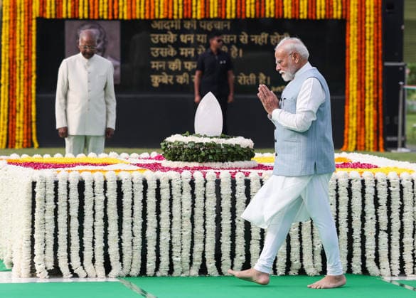 PM Modi pays floral tributes to former PM Atal Bihari Vajpayee on death anniversary New Delhi, Aug 16 (ANI): Prime Minister Narendra Modi pays homage to former Prime Minister Atal Bihari Vajpayee on his death anniversary at his memorial Sadaiv Atal , in New Delhi on Sunday. (DPR PMO ANI Photo) New Delhi Delhi India Copyright: xANIx ANI_20260816012