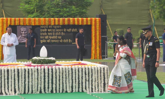President Droupadi Murmu pays homage to former PM Atal Bihari Vajpayee New Delhi, Aug 16 (ANI): President Droupadi Murmu arrives to pay homage to former Prime Minister Atal Bihari Vajpayee on his 8th death anniversary at his memorial Sadaiv Atal , in New Delhi on Sunday. New Delhi Delhi India Copyright: xANIx ANI_20260816045