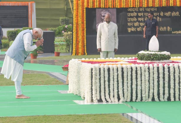 PM Modi pays homage to former PM Atal Bihari Vajpayee New Delhi Aug 16 (ANI): Prime Minister Narendra Modi pays homage to former Prime Minister Atal Bihari Vajpayee on his 8th death anniversary at his memorial Sadaiv Atal , in New Delhi on Sunday. Former President Ram Nath Kovind also present. New Delhi Delhi India Copyright: xANIx ANI_20260816055