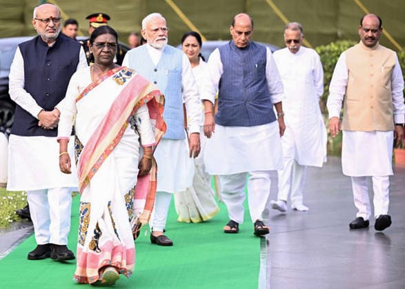RECORD DATE NOT STATED Prayer meeting in remembrance of former PM Atal Bihari Vajpayee at Sadaiv Atal New Delhi, Aug 16 (ANI): President Droupadi Murmu, with Prime Minister Narendra Modi, Vice President CP Radhakrishnan, Union Defence Minister Rajnath Singh, and Lok Sabha Speaker Om Birla during the prayer meeting for former Prime Minister Atal Bihari Vajpayee on his death anniversary at his memorial Sadaiv Atal , in New Delhi on Sunday. (@rashtrapatibhvn X ANI Photo) New Delhi Delhi India Copyright: xANIx ANI_20260816073