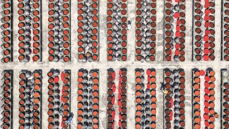 (260816) -- SHUANGFENG, Aug. 16, 2026 -- An aerial drone photo taken on Aug. 16, 2026 shows staff members operating at an airing field for chili sauce in Yongfeng Subdistrict of Shuangfeng County, Loudi City of central China s Hunan Province. As one of China s protected geographical indication products, chili sauce made in Yongfeng Subdistrict boasts a history of several centuries. (Photo by Xinhua) CHINA-HUNAN-SHUANGFENG-CHILI SAUCE-PREPARATION (CN) LixJianxin 