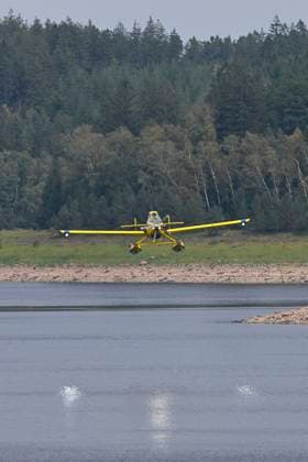 Fire in the Belgian High Fens JALHAY, BELGIUM - AUGUST 16 : A water bomber aircraft on the dam of Eupen during an important fire that has broken out in the Belgian High Fens on August 16, 2026 in Jalhay, Belgium, 16 08 2026 Jalhay Belgium  Copyright: xDhax