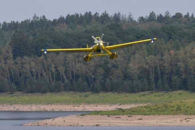 Fire in the Belgian High Fens JALHAY, BELGIUM - AUGUST 16 : A water bomber aircraft on the dam of Eupen during an important fire that has broken out in the Belgian High Fens on August 16, 2026 in Jalhay, Belgium, 16 08 2026 Jalhay Belgium  Copyright: xDhax
