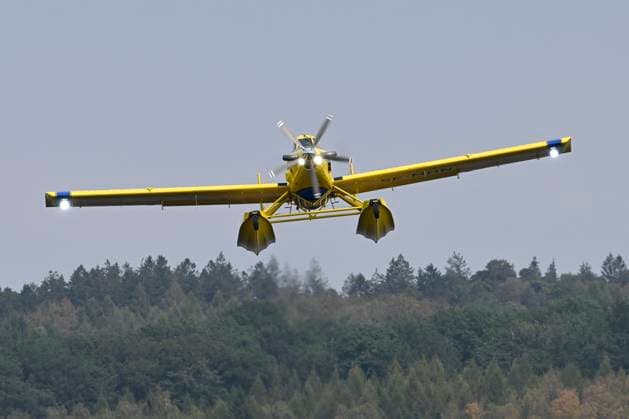 Fire in the Belgian High Fens JALHAY, BELGIUM - AUGUST 16 : A water bomber aircraft on the dam of Eupen during an important fire that has broken out in the Belgian High Fens on August 16, 2026 in Jalhay, Belgium, 16 08 2026 Jalhay Belgium  Copyright: xDhax