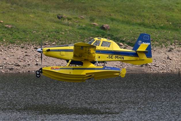 Fire in the Belgian High Fens JALHAY, BELGIUM - AUGUST 16 : A water bomber aircraft on the dam of Eupen during an important fire that has broken out in the Belgian High Fens on August 16, 2026 in Jalhay, Belgium, 16 08 2026 Jalhay Belgium  Copyright: xDhax