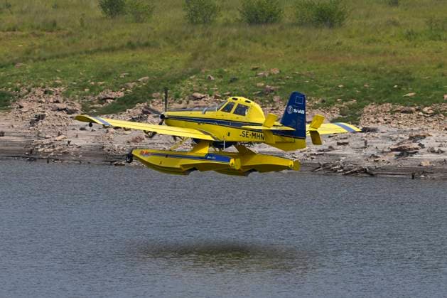 Fire in the Belgian High Fens JALHAY, BELGIUM - AUGUST 16 : A water bomber aircraft on the dam of Eupen during an important fire that has broken out in the Belgian High Fens on August 16, 2026 in Jalhay, Belgium, 16 08 2026 Jalhay Belgium  Copyright: xDhax