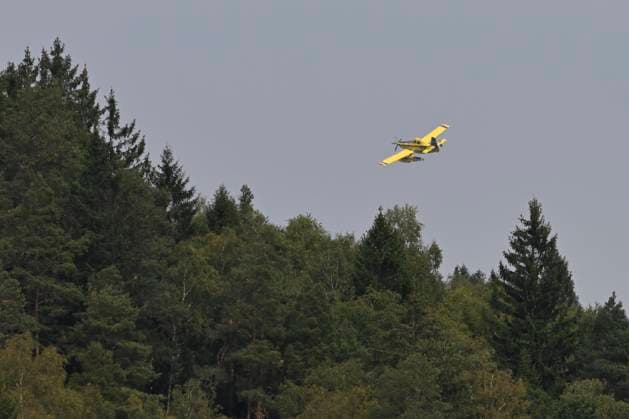 Fire in the Belgian High Fens JALHAY, BELGIUM - AUGUST 16 : A water bomber aircraft on the dam of Eupen during an important fire that has broken out in the Belgian High Fens on August 16, 2026 in Jalhay, Belgium, 16 08 2026 Jalhay Belgium  Copyright: xDhax