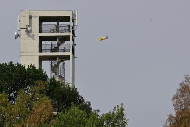 Fire in the Belgian High Fens JALHAY, BELGIUM - AUGUST 16 : A water bomber aircraft on the dam of Eupen during an important fire that has broken out in the Belgian High Fens on August 16, 2026 in Jalhay, Belgium, 16 08 2026 Jalhay Belgium  Copyright: xDhax