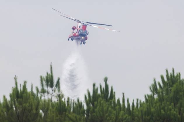 Luglon, The Netherlands, 2026-08-16 14:41:41 Luglon, 16-08-2026, a CH47D Chinook of the Australian Rural Fire Service from New South Wales assists with firefighting operations. Photo: NLBeeld Robert Meerding Credit: NL Beeld Robert Meerding Inc  Copyright: xx x