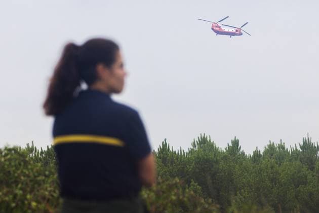 Luglon, The Netherlands, 2026-08-16 14:42:46 Luglon, 16-08-2026, a CH47D Chinook of the Australian Rural Fire Service from New South Wales assists with firefighting operations. Photo: NLBeeld Robert Meerding Credit: NL Beeld Robert Meerding Inc  Copyright: xx x