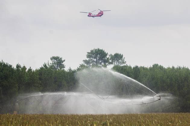 Luglon, The Netherlands, 2026-08-16 14:40:01 Luglon, 16-08-2026, a CH47D Chinook of the Australian Rural Fire Service from New South Wales assists with firefighting operations. Photo: NLBeeld Robert Meerding Credit: NL Beeld Robert Meerding Inc  Copyright: xx x