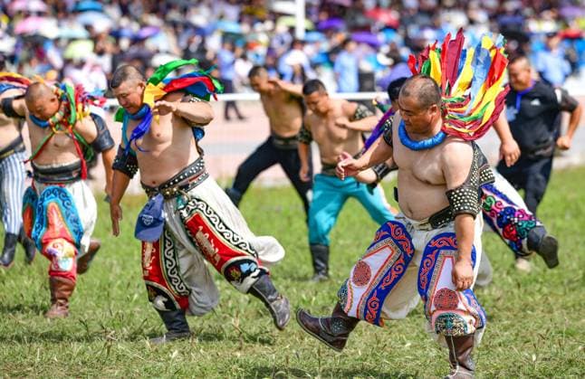 (260816) -- HINGGAN LEAGUE, Aug. 16, 2026 -- People perform at the opening ceremony of a Nadam fair in Jalaid Banner of Hinggan League, north China s Inner Mongolia Autonomous Region, Aug. 16, 2026. The Nadam fair opened here on Sunday, featuring equestrian performances, songs and dances, instrumental music and traditional folk performances. (Photo by Xinhua) CHINA-INNER MONGOLIA-NADAM FAIR (CN) WangxZheng 
