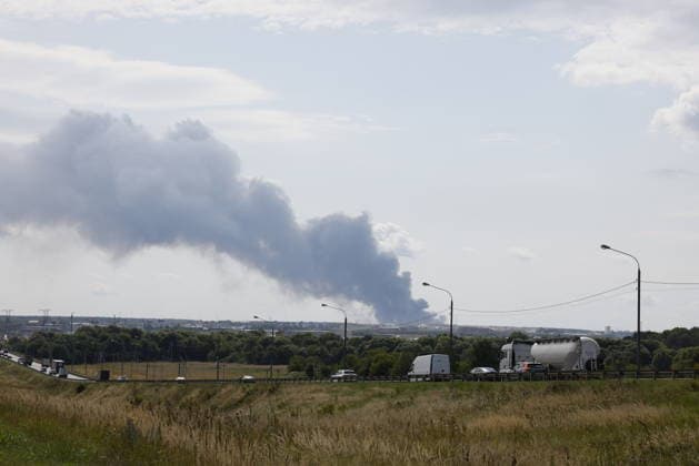 Ukrainian drone attack on Moscow MOSCOW, RUSSIA - AUGUST 16: Black smoke rise from a distribution warehouse near Moscow, Russia after Ukraine s drone attack on August 16, 2026. At least seven people were killed and 13 injured in Ukrainian drone attacks across Russia, while three people were killed and 23 injured in Russian strikes across Ukraine, officials on both sides. Stringer Anadolu Moscow Russia. Editorial use only. Please get in touch for any other usage.  Copyright: x2026xAnadoluxStringerx