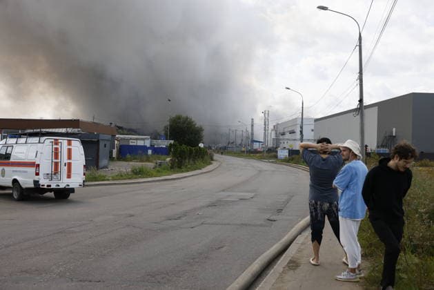 Ukrainian drone attack on Moscow MOSCOW, RUSSIA - AUGUST 16: Black smoke rise from a distribution warehouse near Moscow, Russia after Ukraine s drone attack on August 16, 2026. At least seven people were killed and 13 injured in Ukrainian drone attacks across Russia, while three people were killed and 23 injured in Russian strikes across Ukraine, officials on both sides. Stringer Anadolu Moscow Russia. Editorial use only. Please get in touch for any other usage.  Copyright: x2026xAnadoluxStringerx
