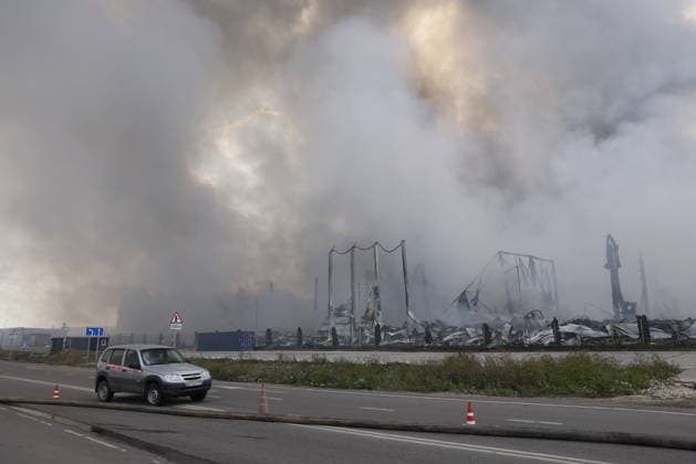 News Bilder des Tages Ukrainian drone attack on Moscow MOSCOW, RUSSIA - AUGUST 16: Black smoke rise from a distribution warehouse near Moscow, Russia after Ukraine s drone attack on August 16, 2026. At least seven people were killed and 13 injured in Ukrainian drone attacks across Russia, while three people were killed and 23 injured in Russian strikes across Ukraine, officials on both sides. Stringer Anadolu Moscow Russia. Editorial use only. Please get in touch for any other usage.  Copyright: x2026xAnadoluxStringerx