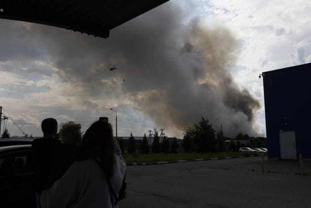 Ukrainian drone attack near Moscow MOSCOW, RUSSIA - AUGUST 16: Black smoke is seen rising from a distribution warehouse near Moscow, Russia after Ukraine s drone attack on August 16, 2026. Stringer Anadolu Moscow Russia. Editorial use only. Please get in touch for any other usage.  Copyright: x2026xAnadoluxStringerx