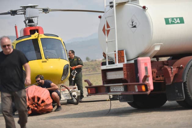 The response to the Riglos, Huesca, wildfire reaches 1,000 personnel after a calmer night A helicopter at the Santa Cilia de Jaca airfield during efforts to extinguish a wildfire on August 16, 2026, in Las Penas de Riglos, Huesca, Aragon, Spain The response team deployed to the forest fire in Las Penas de Riglos, Huesca, reached the historic milestone of 1,000 personnel this Sunday, with the addition of 100 French firefighters and between 35 and 40 aerial resources, after a calmer night, with high humidity and little wind, and the fire’s perimeter has not expanded significantly. The fire has burned more than 16,600 hectares, forced the evacuation of 19 villages, and led to the evacuation of more than 1,000 people. AUGUST 16, 2026 FOREST FI  Copyright: xVeronicaxLacasax 7716709