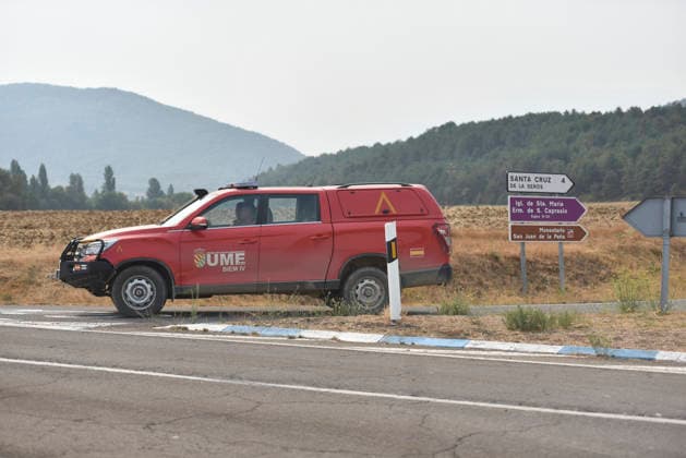 The response team for the Riglos, Huesca, wildfire reaches 1,000 personnel after a calmer night UME vehicles during wildfire suppression efforts on August 16, 2026, in Las Penas de Riglos, Huesca, Aragon, Spain The response team deployed to the forest fire in Las Penas de Riglos, Huesca, reached a historic total of 1,000 personnel this Sunday, with the addition of 100 French firefighters and between 35 and 40 aircraft, after last night proved to be calmer, with high humidity and little wind, and the fire’s perimeter has not expanded significantly. The fire has burned more than 16,600 hectares, forced the evacuation of 19 villages, and led to the evacuation of more than 1,000 people. AUGUST 16, 2026 FOREST FIRE Veró Las Penas de Riglos, Hue  Copyright: xVeronicaxLacasax 7716719
