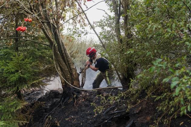 Firefighters in action on the scene of a fire rages in the Hautes Fagnes (High Fens) nature reserve, on Sunday 16 August 2026 in Waimes. The fire started on August 14th and 2700 hectares (on a total of 4500) are impacted.  NICOLASxLAMBERT 183533110
