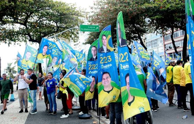 RECORD DATE NOT STATED Flavio Bolsonaro campaigns for president in Copacabana. Rio de Janeiro (RJ), 08 16 2026 - Flavio Bolsonaro campaign electoral presidential RJ - Flavio Bolsonaro, the presidential candidate for the PL party in Brazil, campaigns in Copacabana, Rio de Janeiro.(Foto: Onofre Veras Thenews2 imago images) Flavio Bolsonaro campaigns for president in Copacabana.  Copyright: xonofrexverasx