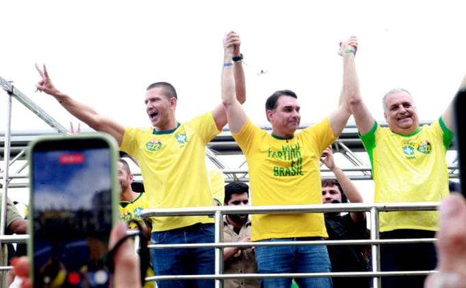 RECORD DATE NOT STATED Flavio Bolsonaro campaigns for president in Copacabana. Rio de Janeiro (RJ), 08 16 2026 - Flavio Bolsonaro campaign electoral presidential RJ - Flavio Bolsonaro, the presidential candidate for the PL party in Brazil, campaigns in Copacabana, Rio de Janeiro.(Foto: Onofre Veras Thenews2 imago images) Flavio Bolsonaro campaigns for president in Copacabana.  Copyright: xonofrexverasx