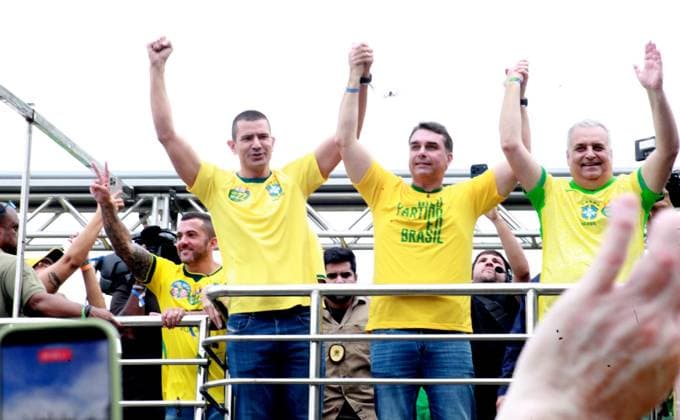 RECORD DATE NOT STATED Flavio Bolsonaro campaigns for president in Copacabana. Rio de Janeiro (RJ), 08 16 2026 - Flavio Bolsonaro campaign electoral presidential RJ - Flavio Bolsonaro, the presidential candidate for the PL party in Brazil, campaigns in Copacabana, Rio de Janeiro.(Foto: Onofre Veras Thenews2 imago images) Flavio Bolsonaro campaigns for president in Copacabana.  Copyright: xonofrexverasx