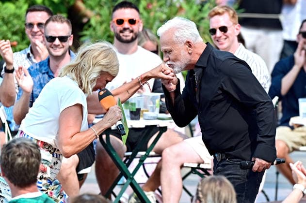 ZDF - Fernsehgarten. Moderatorin Andrea Kiwi Kiewel und Sänger Nino de Angelo während der ZDF - Unterhaltungsshow Fernsehgarten am 16.08.2026 in Mainz. 20260816MWI140261 *** ZDF Fernsehgarten host Andrea Kiwi Kiewel and singer Nino de Angelo during the ZDF entertainment show Fernsehgarten on August 16, 2026, in Mainz 20260816MWI140261