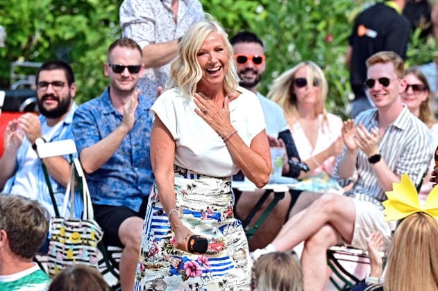 Entertainment Bilder des Tages ZDF - Fernsehgarten. Moderatorin Andrea Kiwi Kiewel während der ZDF - Unterhaltungsshow Fernsehgarten am 16.08.2026 in Mainz. 20260816MWI139992 *** ZDF Fernsehgarten host Andrea Kiwi Kiewel during the ZDF entertainment show Fernsehgarten on August 16, 2026, in Mainz 20260816MWI139992