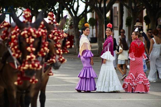 Scenes from the Málaga Fair: Several women dressed in flamenco gowns stroll through the Cortijo de Torres at the Málaga Fair. August 16, 2026, in Málaga, Andalusia, Spain. Locals and visitors enjoy the Málaga Fair at the fairgrounds. August 16, 2026, in Málaga, Andalusia, Málaga, Andalusia, Spain  Copyright: xÃlexxZeax 7716787