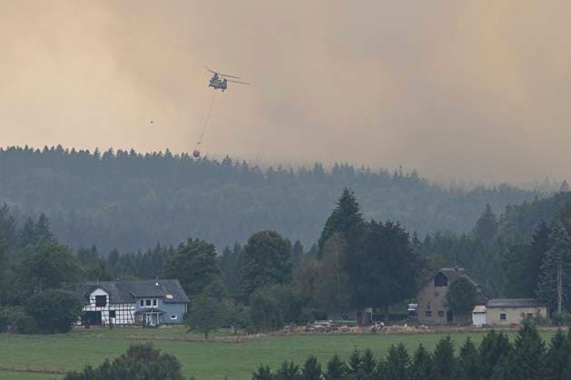 Fire in the Belgian High Fens JALHAY, BELGIUM - AUGUST 16 : A Boeng CH-47 Chinook Heloicopter in the air in Küchelscheid during an important fire that has broken out in the Belgian High Fens on August 16, 2026 in Jalhay, Belgium, 16 08 2026 Jalhay Belgium  Copyright: xDhax
