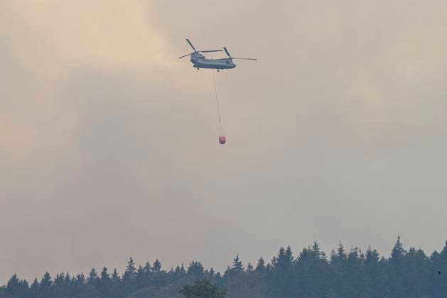Fire in the Belgian High Fens JALHAY, BELGIUM - AUGUST 16 : A Boeng CH-47 Chinook Heloicopter in the air in Küchelscheid during an important fire that has broken out in the Belgian High Fens on August 16, 2026 in Jalhay, Belgium, 16 08 2026 Jalhay Belgium  Copyright: xDhax