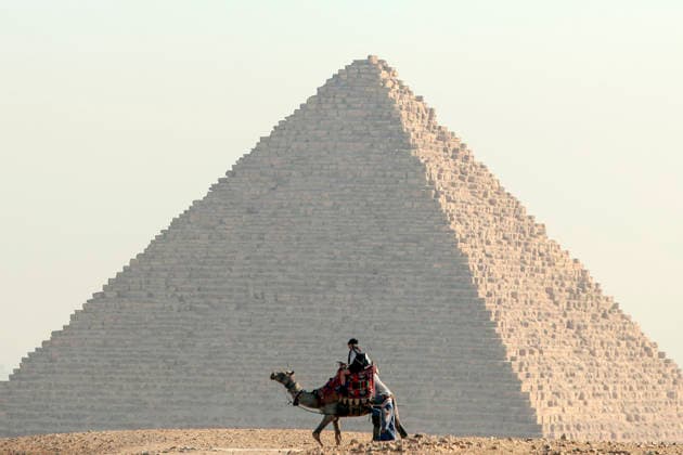 (260816) -- GIZA, Aug. 16, 2026 -- A tourist rides camels at the Pyramids scenic spot in Giza, Egypt, Aug. 16, 2026. ) EGYPT-GIZA-PYRAMIDS-TOURISM AhmedxGomaa 