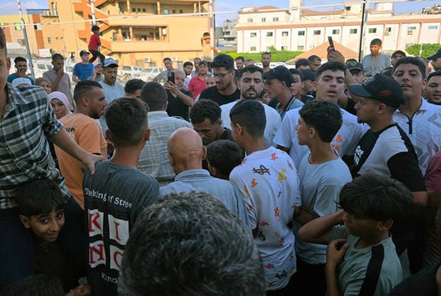 Released Palestinian prisoners arrive at Nasser Medical Complex in Khan Younis Palestinian prisoners released from Israeli jails arrive at Nasser Medical Complex in Khan Younis, southern Gaza Strip, on August 16, 2026, aboard buses operated by the International Committee of the Red Cross after being transferred from the Kerem Shalom crossing. Relatives gather to receive them upon arrival. Photo by Tariq Mohammad APA Images Khan Yunis Gaza Strip Palestinian Territory 160826_Khan_Yunis_TM_03(10) Copyright: xapaimagesxTariqxMohammad xapaimagesx