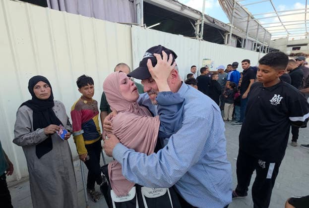 Released Palestinian prisoners arrive at Nasser Medical Complex in Khan Younis Palestinian prisoners released from Israeli jails arrive at Nasser Medical Complex in Khan Younis, southern Gaza Strip, on August 16, 2026, aboard buses operated by the International Committee of the Red Cross after being transferred from the Kerem Shalom crossing. Relatives gather to receive them upon arrival. Photo by Tariq Mohammad APA Images Khan Yunis Gaza Strip Palestinian Territory 160826_Khan_Yunis_TM_03(13) Copyright: xapaimagesxTariqxMohammad xapaimagesx