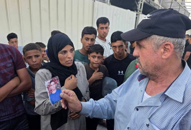 Released Palestinian prisoners arrive at Nasser Medical Complex in Khan Younis Palestinian prisoners released from Israeli jails arrive at Nasser Medical Complex in Khan Younis, southern Gaza Strip, on August 16, 2026, aboard buses operated by the International Committee of the Red Cross after being transferred from the Kerem Shalom crossing. Relatives gather to receive them upon arrival. Photo by Tariq Mohammad APA Images Khan Yunis Gaza Strip Palestinian Territory 160826_Khan_Yunis_TM_03(16) Copyright: xapaimagesxTariqxMohammad xapaimagesx
