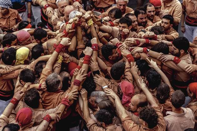 August 16, 2026, Barcelona, Catalonia, Spain: Members of the Xiquets de Reus gather to form the pinya , the base that supports a human tower, during the Festa Major de Gro cia. Barcelona Spain - ZUMAo105 20260816_fap_o105_015 Copyright: xMatthiasxOesterlex