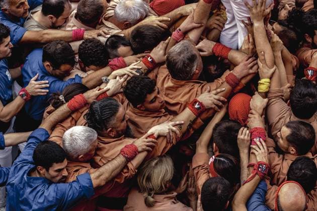 August 16, 2026, Barcelona, Catalonia, Spain: Members of the Xiquets de Reus gather to form the pinya , the base that supports a human tower, during the Festa Major de Gro cia. Barcelona Spain - ZUMAo105 20260816_fap_o105_017 Copyright: xMatthiasxOesterlex