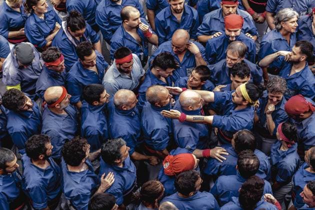 August 16, 2026, Barcelona, Catalonia, Spain: Members of the Castellers de la Vila de Gracia gather to form the pinya , the base that supports a human tower, during the Festa Major de Gro cia. Barcelona Spain - ZUMAo105 20260816_fap_o105_022 Copyright: xMatthiasxOesterlex