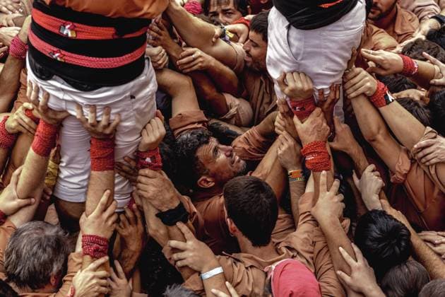 August 16, 2026, Barcelona, Catalonia, Spain: Members of the Xiquets de Reus gather to form the pinya , the base that supports a human tower, during the Festa Major de Gro cia. Barcelona Spain - ZUMAo105 20260816_fap_o105_023 Copyright: xMatthiasxOesterlex