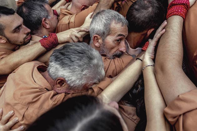 August 16, 2026, Barcelona, Catalonia, Spain: Members of the Xiquets de Reus stand packed into the pinya , the base of a human tower, during the Festa Major de Gro cia. Barcelona Spain - ZUMAo105 20260816_fap_o105_028 Copyright: xMatthiasxOesterlex