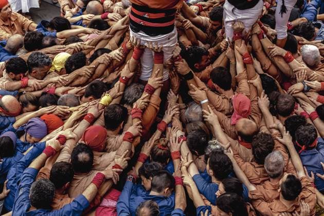 August 16, 2026, Barcelona, Catalonia, Spain: Members of the Castellers de la Vila de Gracia gather to form the pinya , the base that supports a human tower, during the Festa Major de Gro cia. Barcelona Spain - ZUMAo105 20260816_fap_o105_041 Copyright: xMatthiasxOesterlex