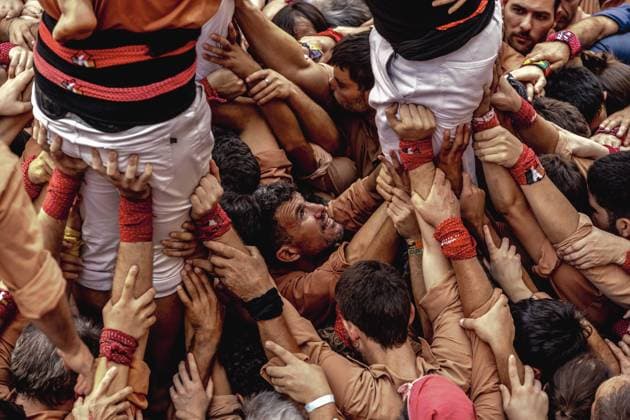August 16, 2026, Barcelona, Catalonia, Spain: Members of the Xiquets de Reus gather to form the pinya , the base that supports a human tower, during the Festa Major de Gro cia. Barcelona Spain - ZUMAo105 20260816_fap_o105_043 Copyright: xMatthiasxOesterlex