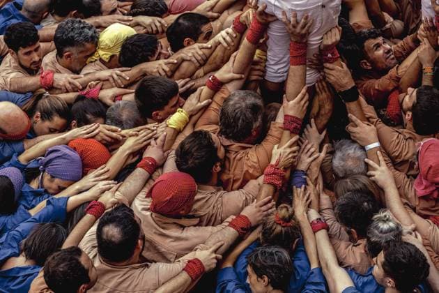 August 16, 2026, Barcelona, Catalonia, Spain: Members of the Xiquets de Reus gather to form the pinya , the base that supports a human tower, during the Festa Major de Gro cia. Barcelona Spain - ZUMAo105 20260816_fap_o105_044 Copyright: xMatthiasxOesterlex