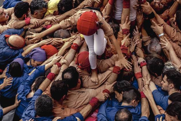 August 16, 2026, Barcelona, Catalonia, Spain: Members of the Castellers de la Vila de Gracia gather to form the pinya , the base that supports a human tower, during the Festa Major de Gro cia. Barcelona Spain - ZUMAo105 20260816_fap_o105_047 Copyright: xMatthiasxOesterlex