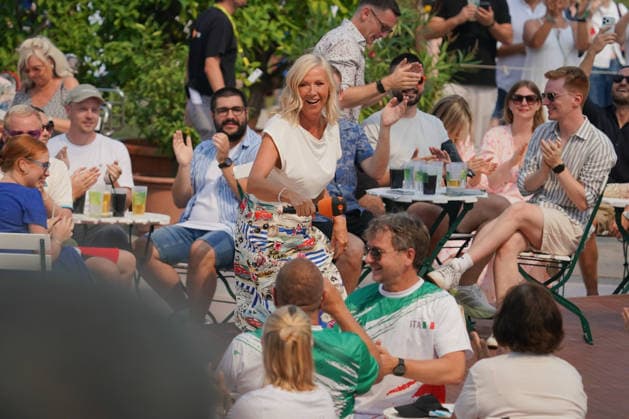 ZDF-Fernsehgarten 2026. Andrea (Kiwi) Kiewel im ZDF Fernsehgarten mit dem Motto Italo-Schlager am 16.08.2026 in Mainz. Mainz ZDF Fernsehgarten Rheinland-Pfalz *** ZDF Fernsehgarten 2026: Andrea Kiwi Kiewel on ZDF Fernsehgarten with the theme Italo Schlager on August 16, 2026, in Mainz, Rhineland-Palatinate, ZDF Fernsehgarten